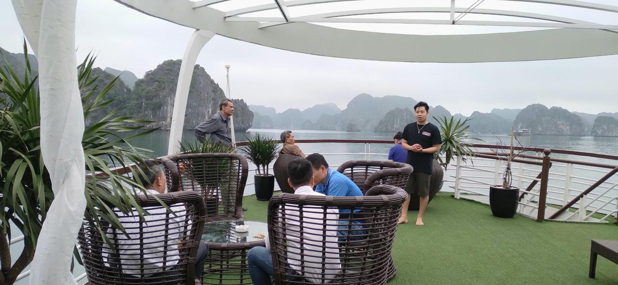 Cat Ba Victory Hostel Dong Khe Sau Екстер'єр фото