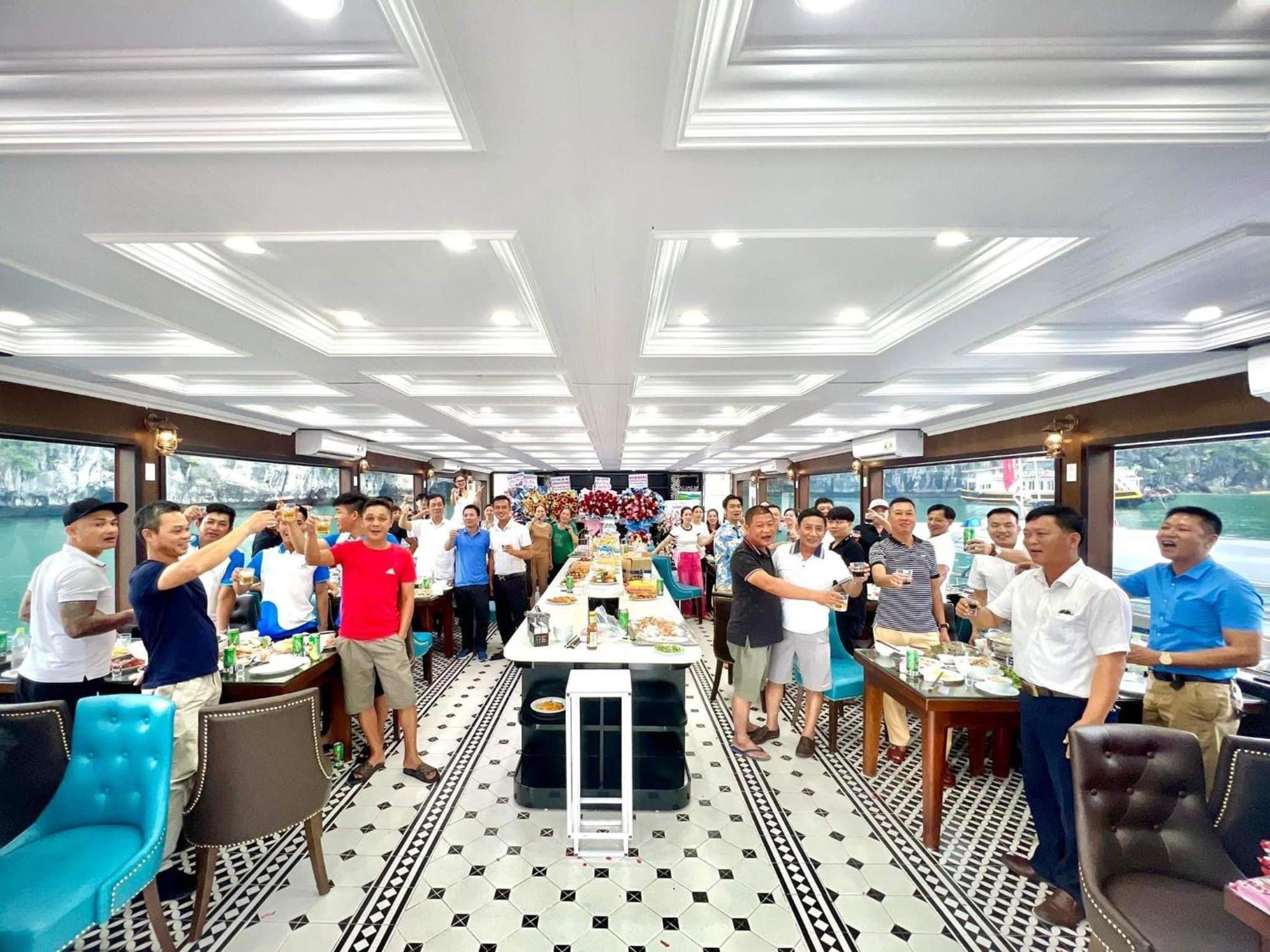 Cat Ba Victory Hostel Dong Khe Sau Екстер'єр фото