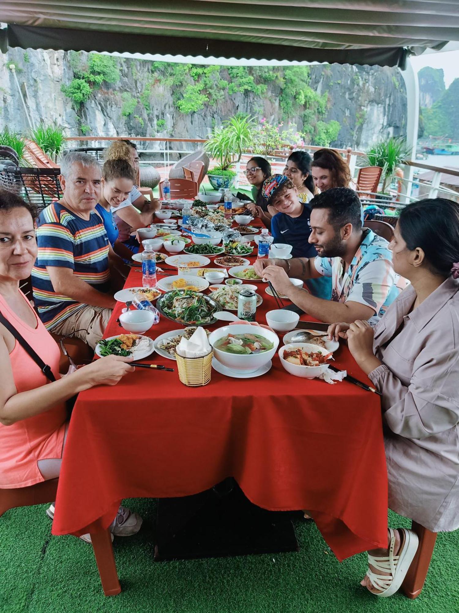 Cat Ba Victory Hostel Dong Khe Sau Екстер'єр фото